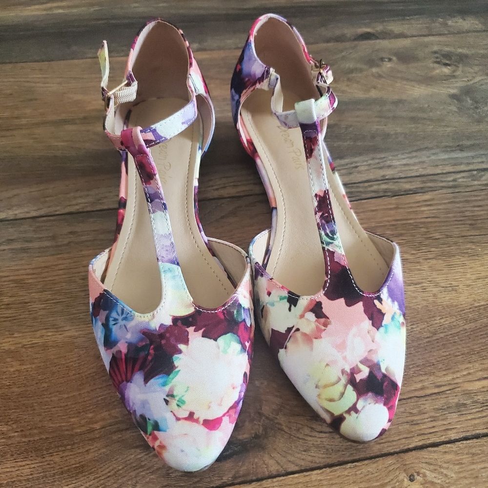 Floral flat T-strap shoes